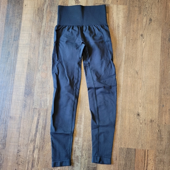 Halara Seamless Flow High Waisted Tummy Control Butt Cinche Leggings - Picture 1 of 5